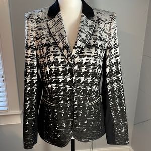 Basler black/white houndstooth blazer. Fitted. Stretch back. Size 36.  Like new!